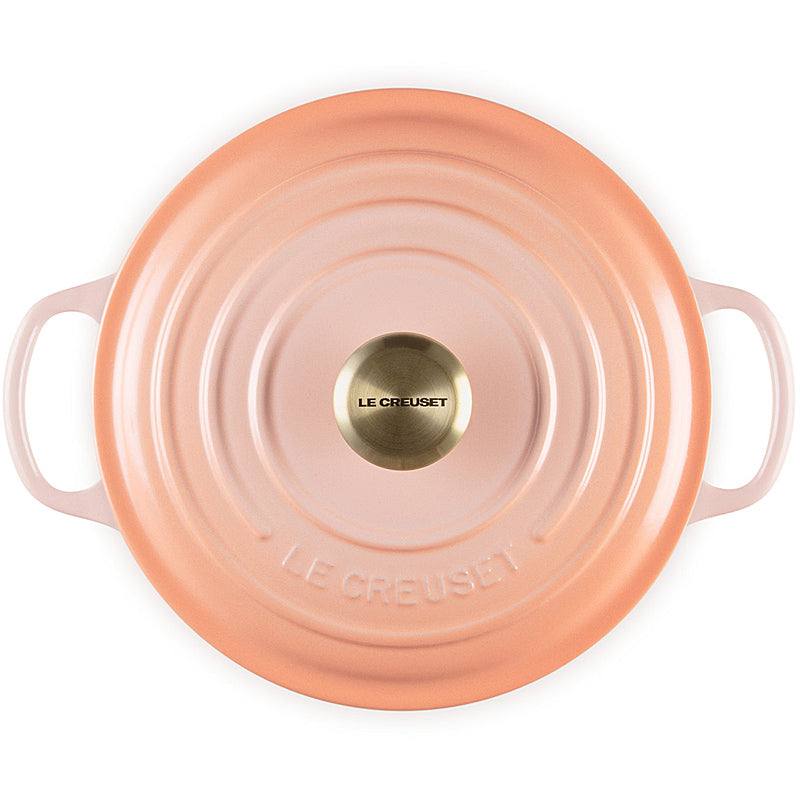 Le Creuset Bräter Signature rund 24 cm mit Goldknopf Peche